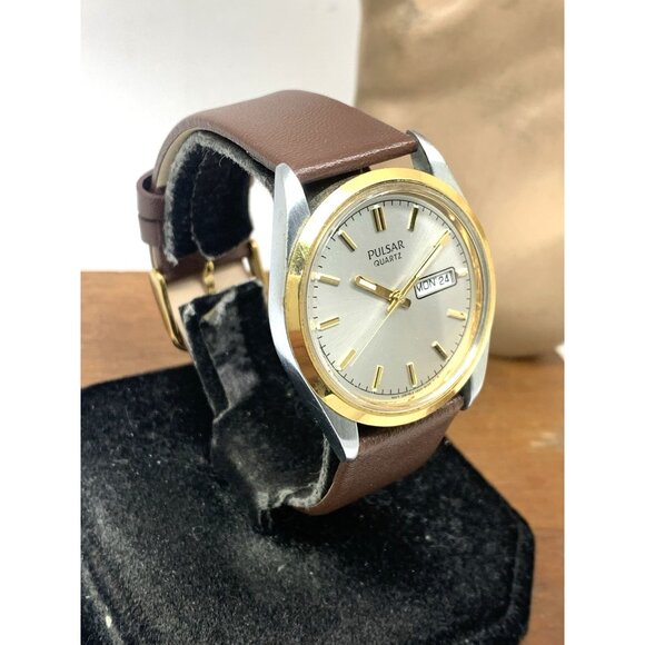 Pulsar Men's Watch V533-8A50 Vintage Quartz Silver Dial Day Date Brown Leather - Picture 14 of 14